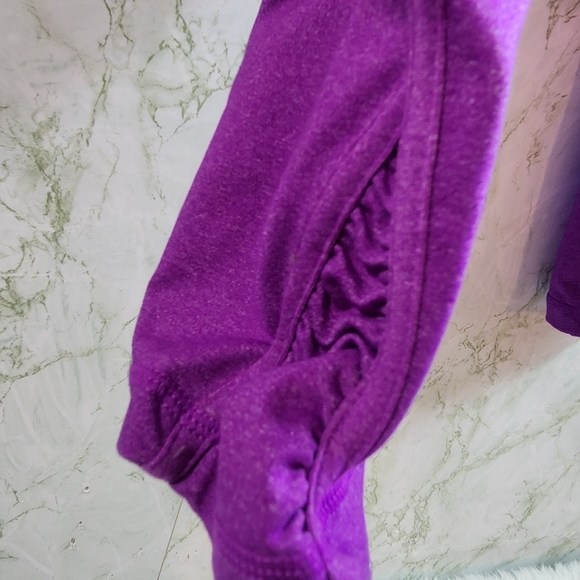 XERSION Fitted Capri Leggings - Picture 8 of 13